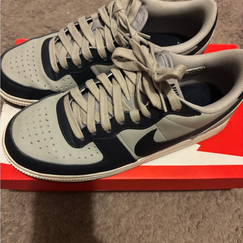 Nike Men's Black and Gray Sneakers